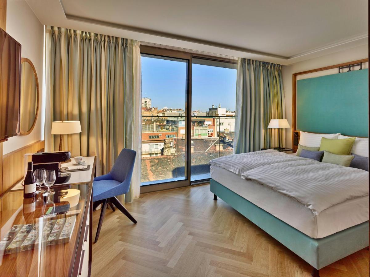 Est Grand Savoy Hotel