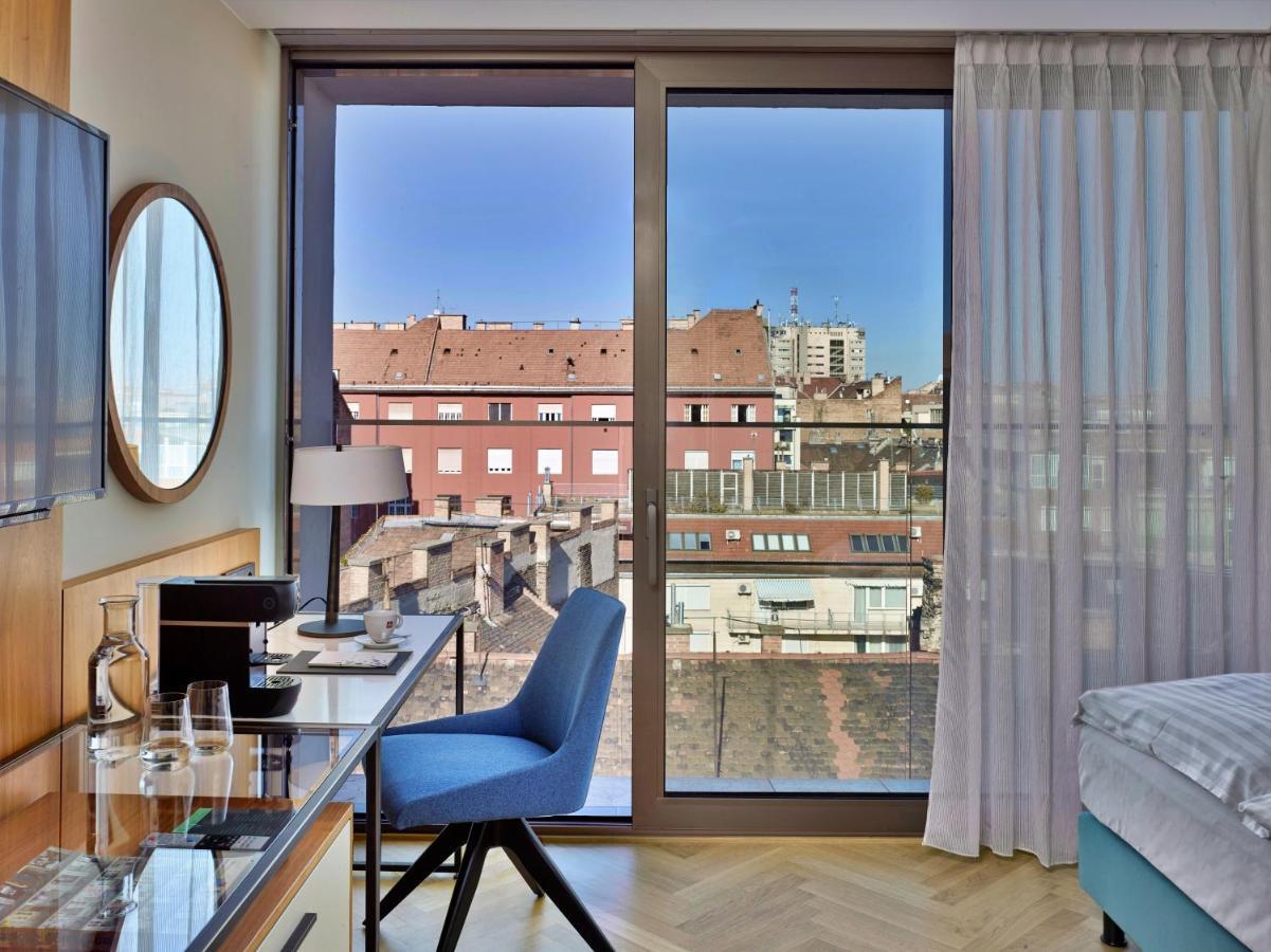 Est Grand Savoy Hotel 4*