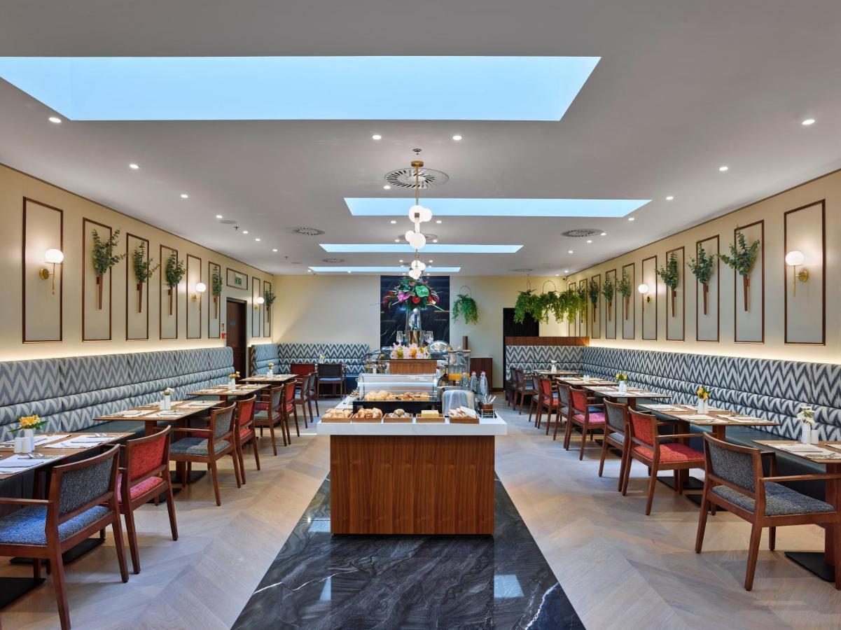 Est Grand Savoy Hotel