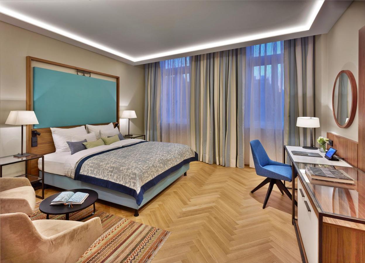 Est Grand Savoy Hotel 4*