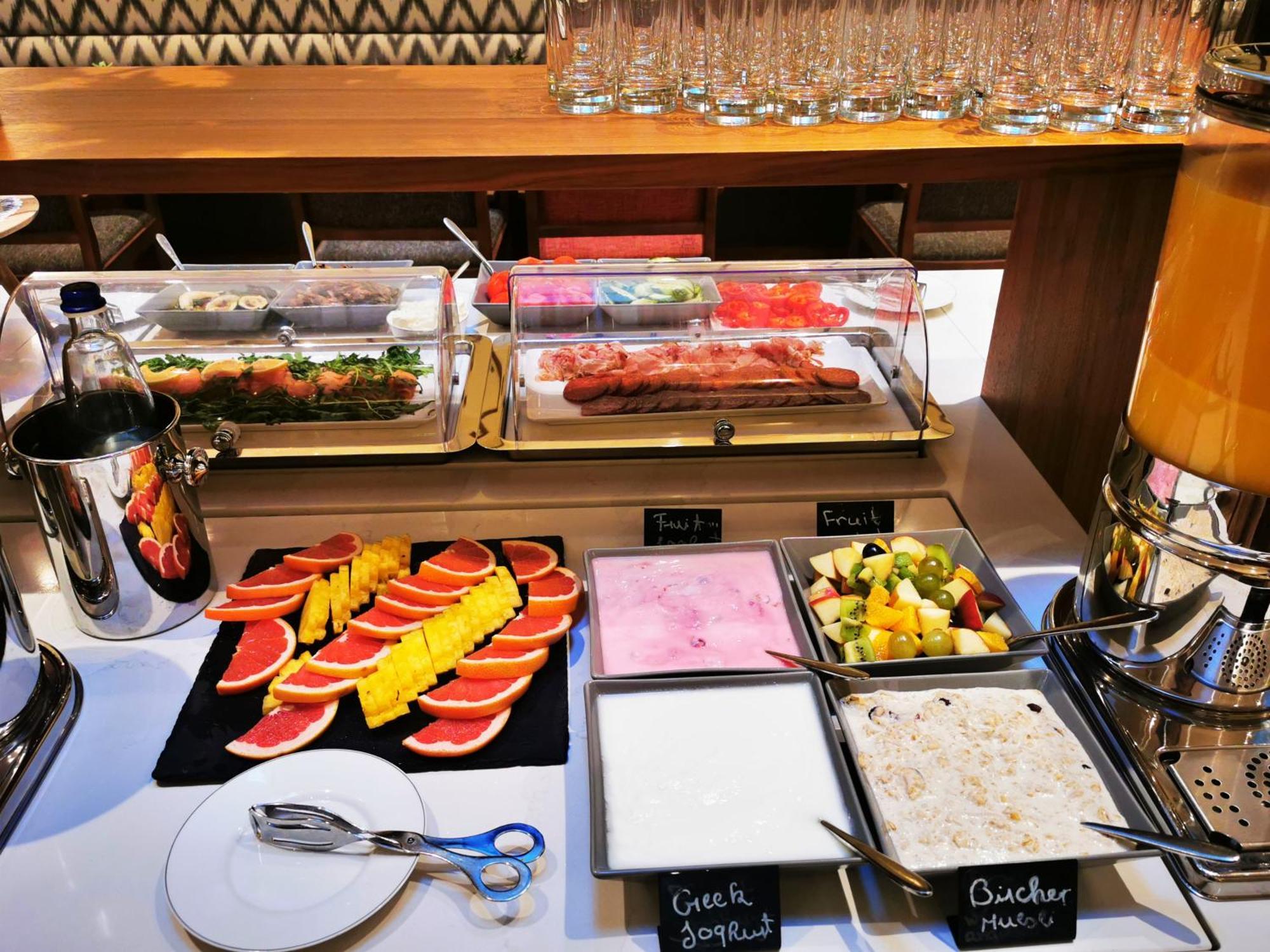 Est Grand Savoy Hotel 4*